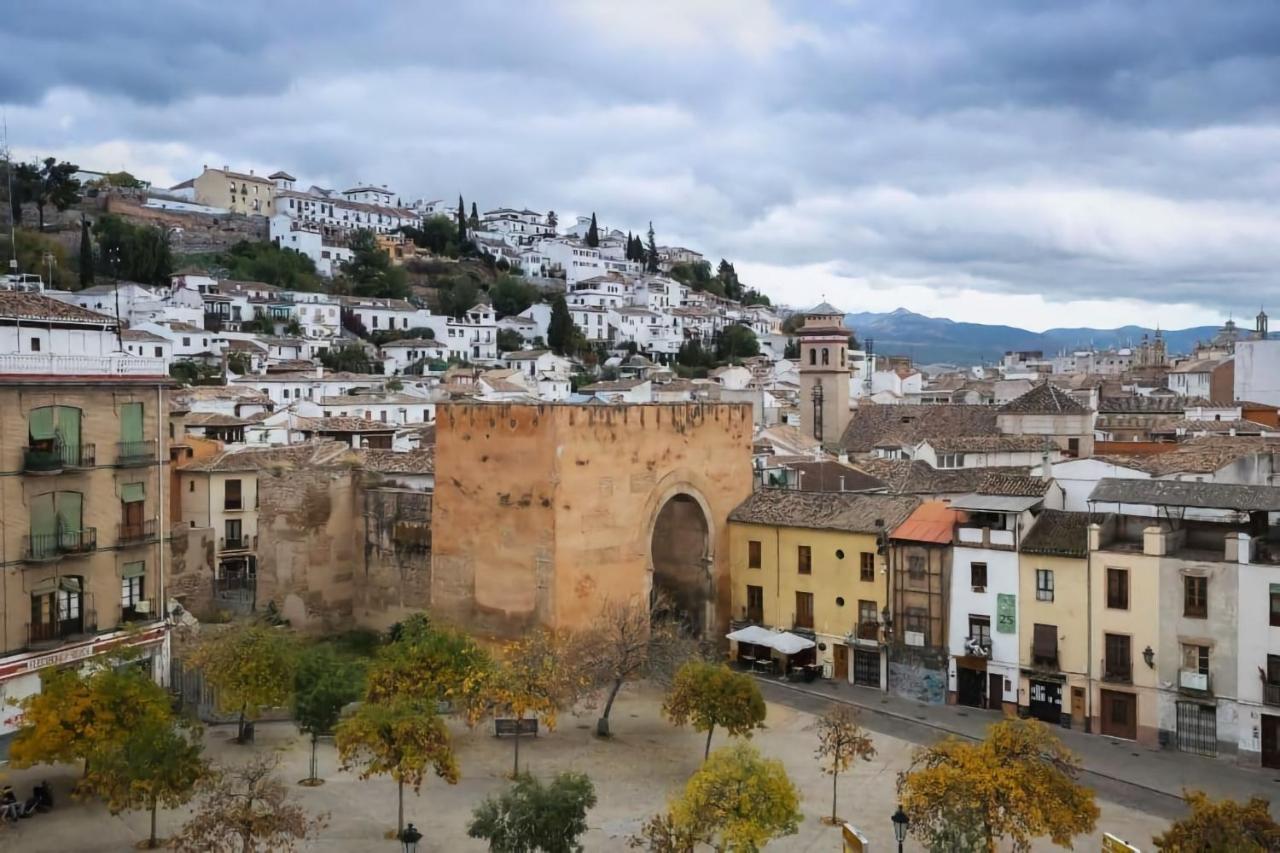 Sleep In Historic Puerta Elvira Apartment Granada Exterior photo