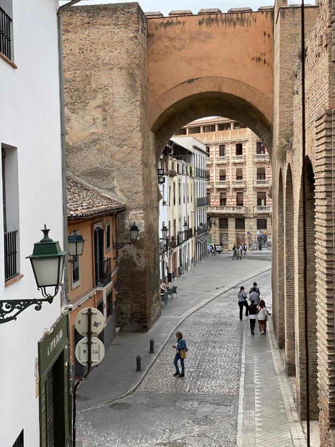 Sleep In Historic Puerta Elvira Apartment Granada Exterior photo