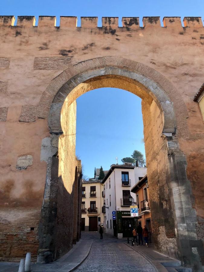 Sleep In Historic Puerta Elvira Apartment Granada Exterior photo